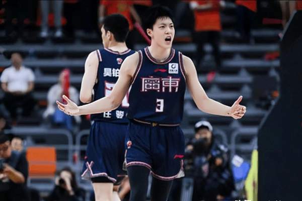 CBA转会动态：北控锁定陈国豪，上海调整阵容，广厦续约外援