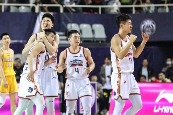 刘维伟续约青岛获全力支持，杨瀚森NBA前景牵动球队内线布局
