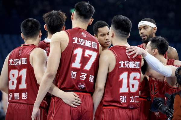 杨瀚森训练中声东击西送妙传 展现篮球智慧与团队默契
