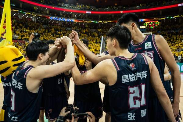 林葳落选NBA夏联引热议：中国新星未来之路如何走？