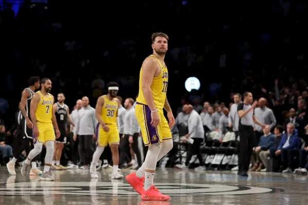NBA赛场经典背景音乐盘点：那些点燃激情的旋律