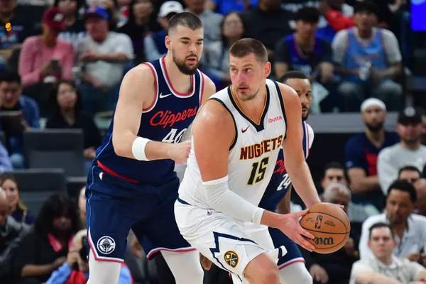 现役NBA球星伤病潮：深度解析对球队竞争力的连锁反应