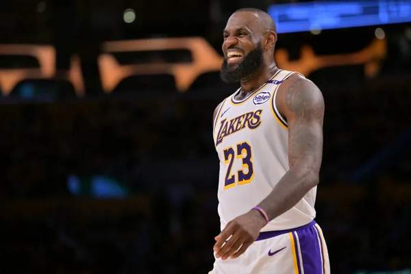 雄鹿裁掉利拉德与亚历山大顶薪续约：NBA格局变动背后的深层逻辑