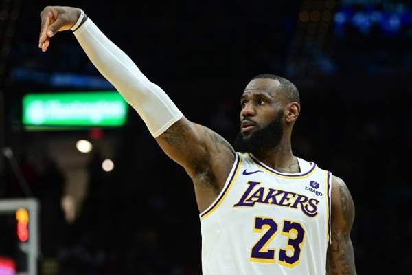 NBA交易动态：湖人瞄准维金斯，热火酝酿大动作