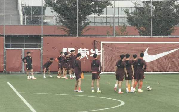 勇士7换1交易震撼联盟：库里赴尼克斯背后的战略博弈与未来影响