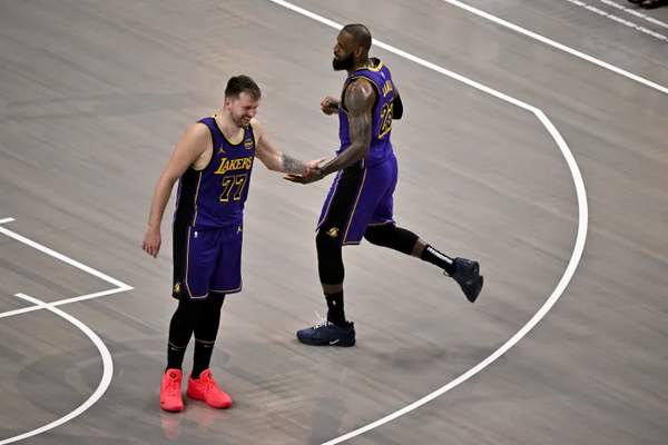 揭秘NBA球队训练场馆中的高科技设施与独特设计