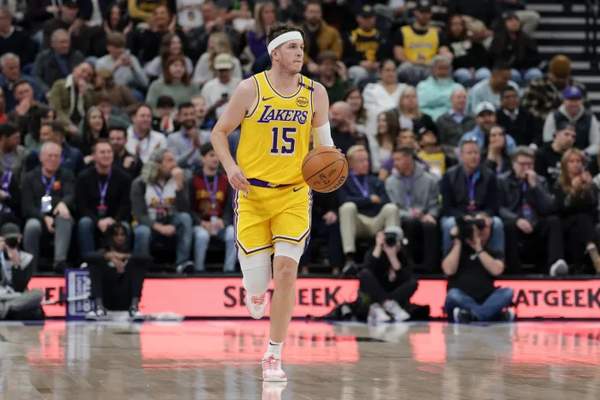 勒布朗·詹姆斯：NBA传奇的持续进化与影响力