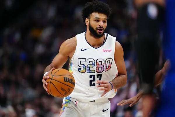 库里：NBA三分时代的开创者与勇士王朝的基石