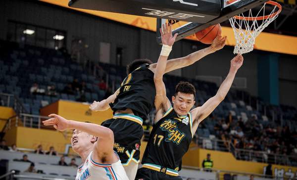 勒布朗·詹姆斯：NBA传奇的持续进化与影响力