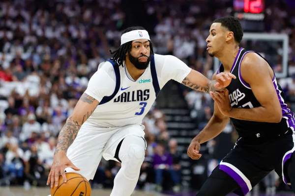 NBA季前赛战术创新：各队备战新赛季的战术亮点解析