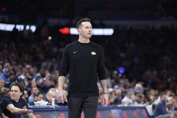 文班亚马荣膺最佳新秀：天赋异禀的未来之星如何征服NBA