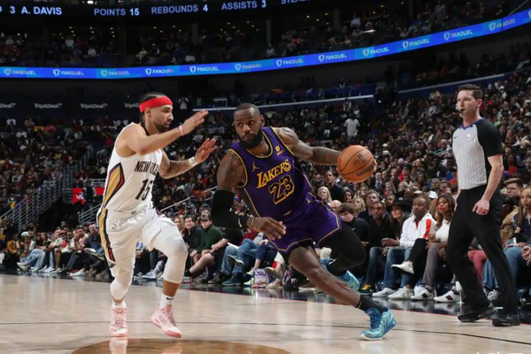 美记观点：恩比德与浓眉遭遇不公评价，NBA球星中的委屈代表