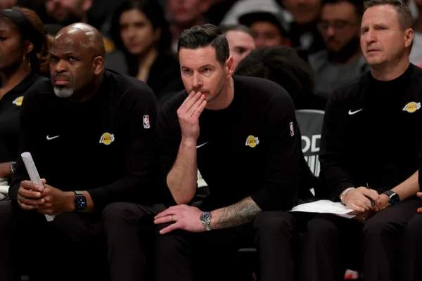 7月18日NBA夏联焦点战：湖人VS凯尔特人战术解析与胜负预测