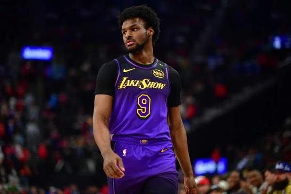 7月11日NBA夏季联赛焦点战：独行侠VS湖人战术解析与胜负预测