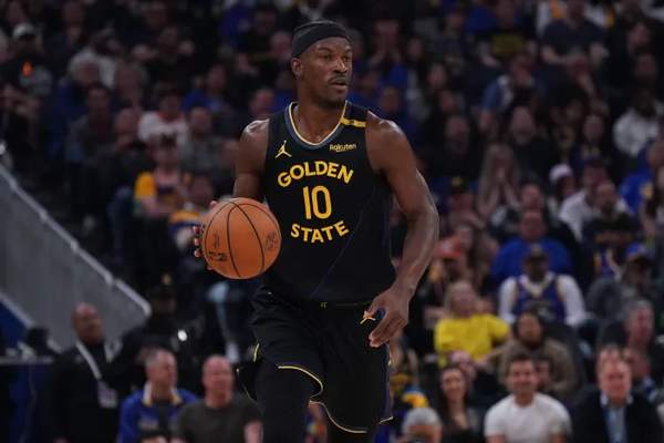勒布朗·詹姆斯：NBA传奇的持续进化与影响力
