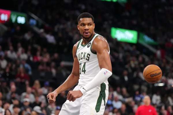 杨瀚森闪耀NBA夏季联赛 开拓者主帅盛赞其适应能力