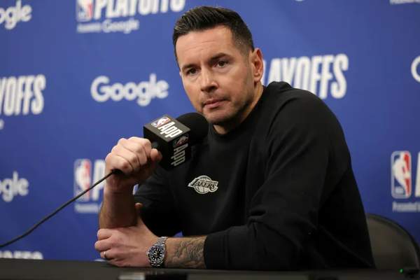 施罗德3年4500万签约国王队，NBA最新交易动态解析