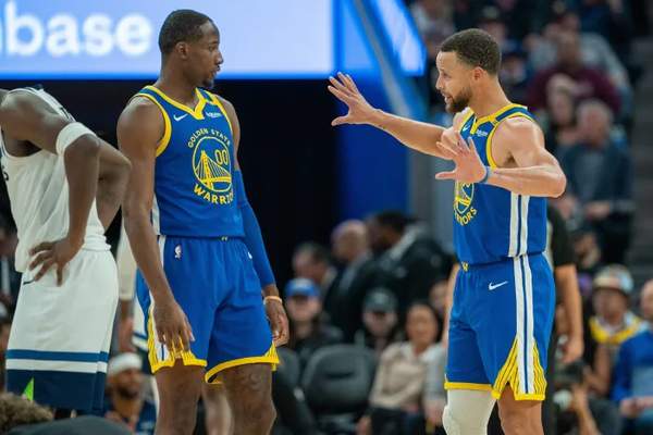 NBA传奇射手库里的三分革命与篮球智慧