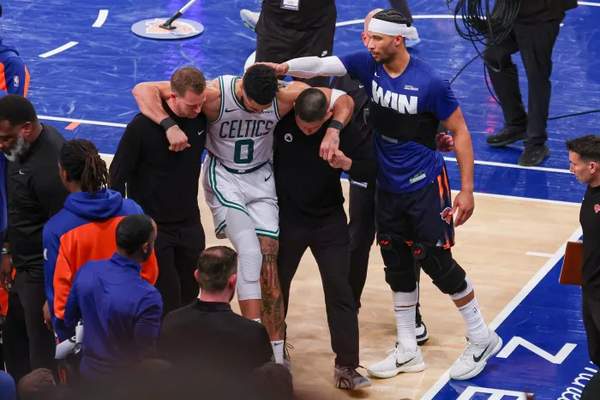 NBA夏联76人险胜独行侠：布鲁姆22+14成关键，新秀缺席引关注